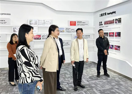 热烈欢迎瑶海区范区长等领导一行来访九游会官网家居股份有限公司参观指导！